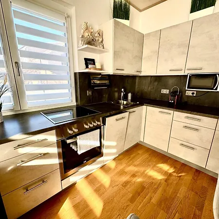 Greenhouse With Aircondition And Garden Appartement